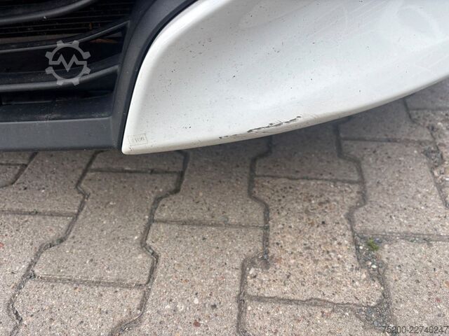Kombijevsko vozilo TOYOTA Yaris Basis /  12x Fahrzeuge verfügbar