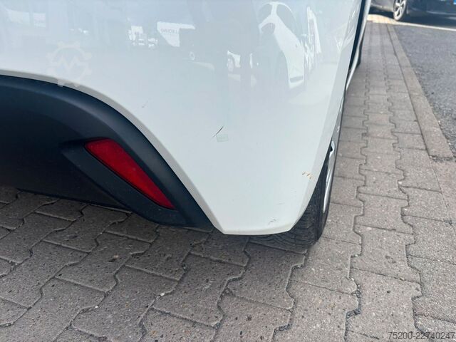 Kombijevsko vozilo TOYOTA Yaris Basis /  12x Fahrzeuge verfügbar