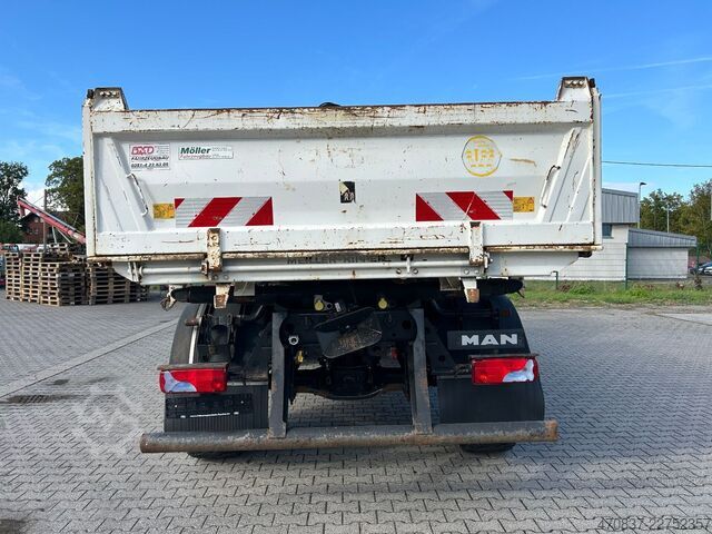Camion basculante trilateral MAN TGM 18.250 BB / 4x4 / Hiab 099 Funk Greifer