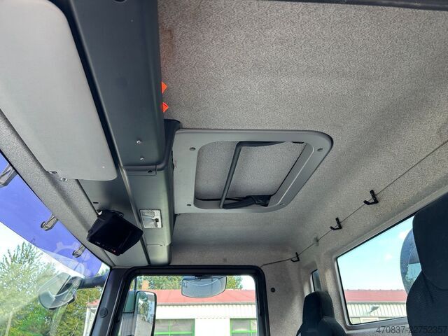 Camion basculante trilateral MAN TGM 18.250 BB / 4x4 / Hiab 099 Funk Greifer