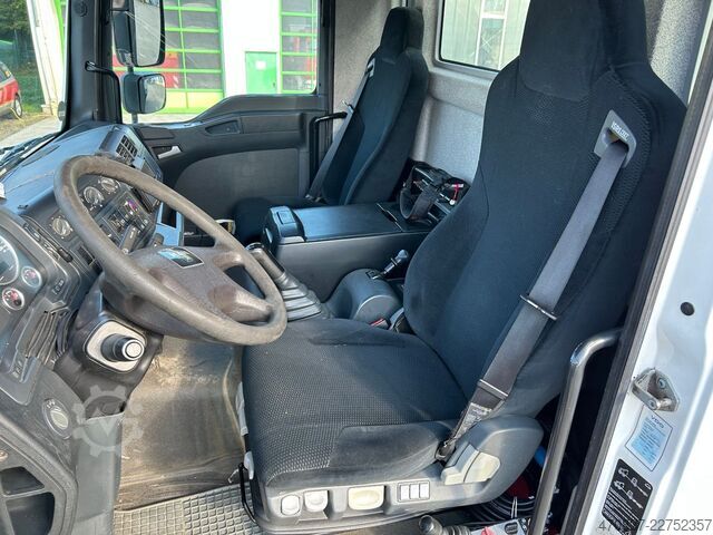Camion basculante trilateral MAN TGM 18.250 BB / 4x4 / Hiab 099 Funk Greifer