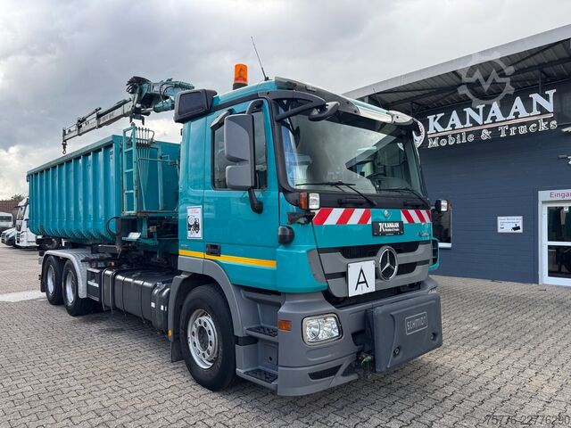Camión portacontenedores de gancho MERCEDES-BENZ 2632 Actros 6x4 Meiller Abroller KRAN Salzstreu