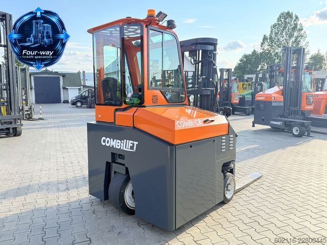 Carretilla retráctil de 4 vías Combilift CBE2500 TRIPLEX 4900 POSITIONER CABIN