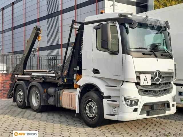 Camión volquete MERCEDES-BENZ 2553 L ACTROS Nachlauf-Lenkachse Liege