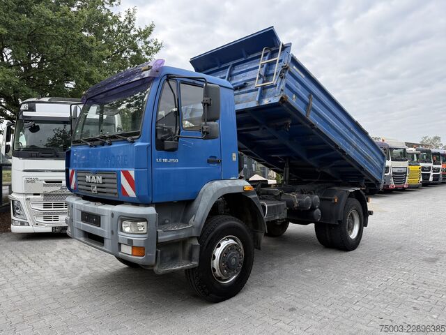 Camión volquete trilateral MAN LE 18.250 4X4 BB Meiller