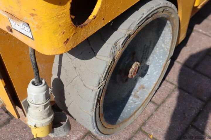 Ascensore a forbice Haulotte Compact 14 Electric, 14m Working Height, 350kg Cap