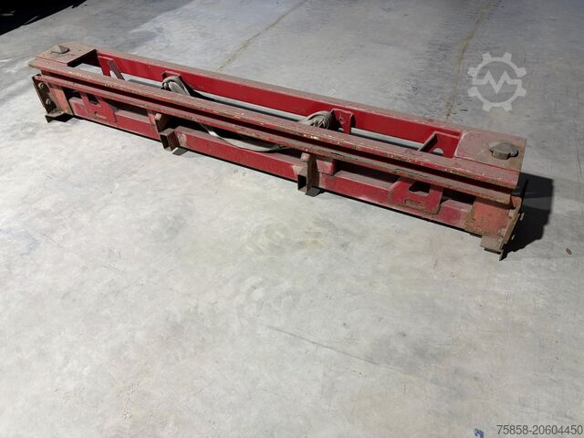 Izravnalni nosilec sonstige Ausgleichsbock für gekröpften Tieflader