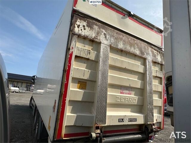 Чемодан MAN TGX 26.480 6x2 box truck w/ Bussbygg box and lift.