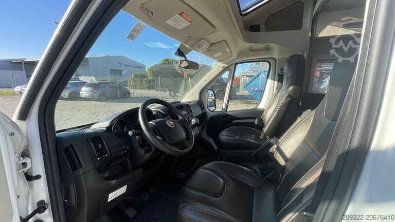 العربة شبه متكاملة Fiat Ducato Carasuite 650 MF 5 | 5 Posti Letto | Semintegrato