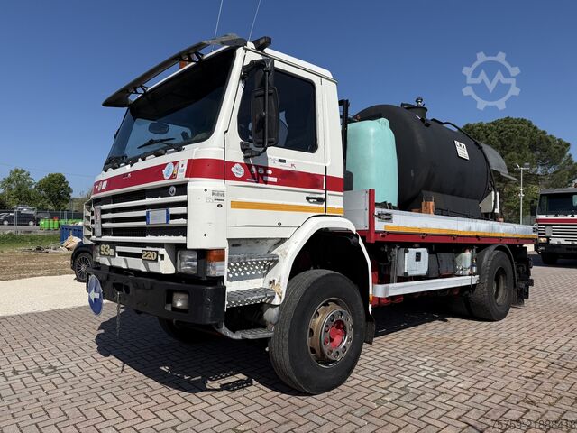 автоцистерна SCANIA P 93.220 Bitumen-Tank mit Asfaltstreuer