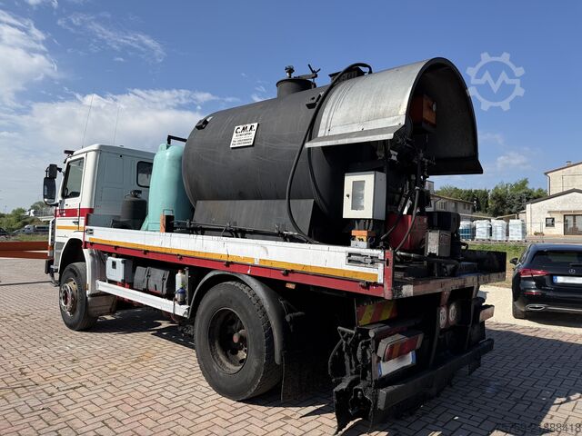 автоцистерна SCANIA P 93.220 Bitumen-Tank mit Asfaltstreuer