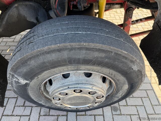автоцистерна SCANIA P 93.220 Bitumen-Tank mit Asfaltstreuer