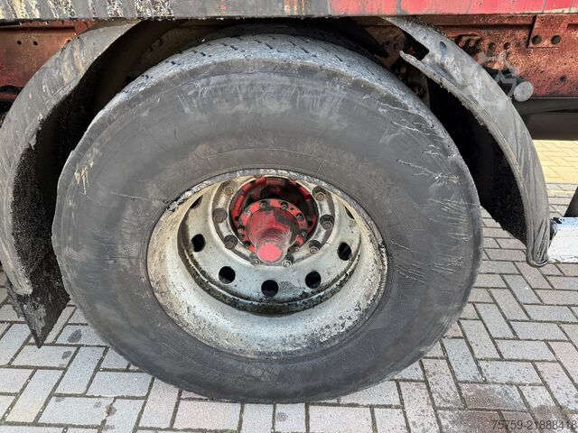 автоцистерна SCANIA P 93.220 Bitumen-Tank mit Asfaltstreuer