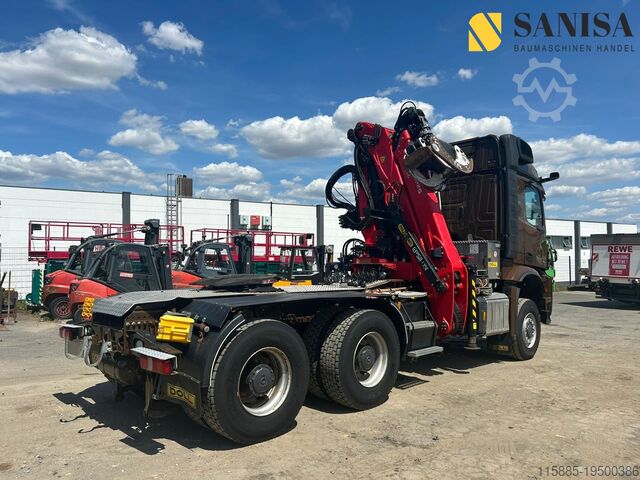 Lastbil til transport af træ Mercedes Benz Arocs 3351 6x6/Palfinger Epolsion S260/Langholz