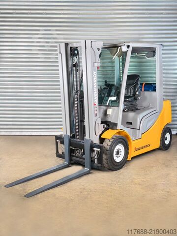 एलपीजी फ्रंट फोर्कलिफ्ट Jungheinrich TFG 4254s - Service Neu - Triplex - 2.5t - 4.7m Hub - VW