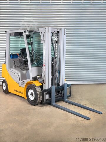 एलपीजी फ्रंट फोर्कलिफ्ट Jungheinrich TFG 4254s - Service Neu - Triplex - 2.5t - 4.7m Hub - VW