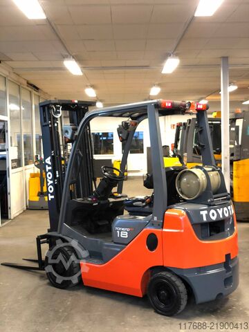 Фронтальный погрузчик на сжиженном газе Toyota Toyota  Frontstapler 06-8FG18F