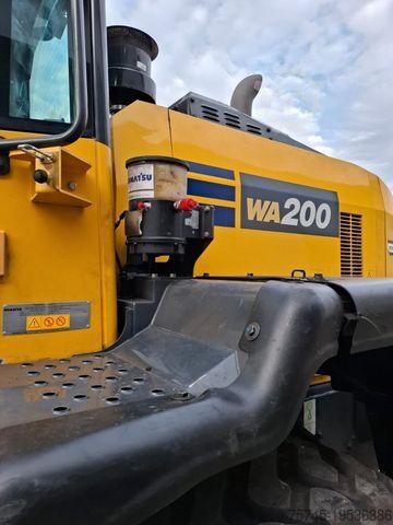 Hjólhleðsluvél KOMATSU WA200 * WENIG BELASTET * TOP * NEUE REIFEN