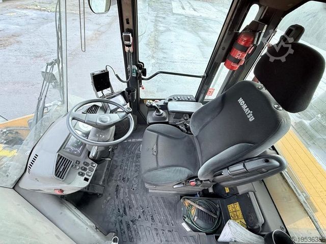 Pala gommata KOMATSU WA200 * WENIG BELASTET * TOP * NEUE REIFEN