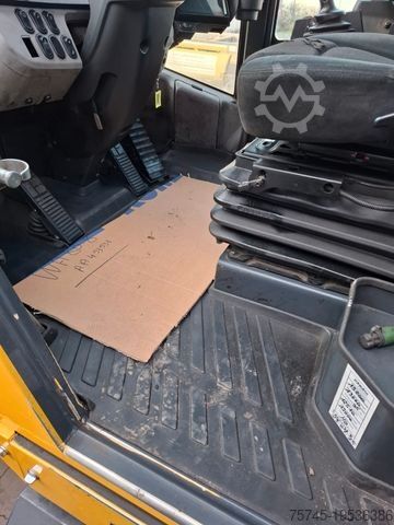 Pala gommata KOMATSU WA200 * WENIG BELASTET * TOP * NEUE REIFEN