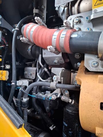 Hjólhleðsluvél KOMATSU WA200 * WENIG BELASTET * TOP * NEUE REIFEN