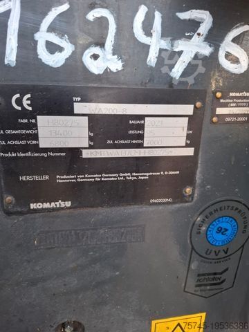 Hjólhleðsluvél KOMATSU WA200 * WENIG BELASTET * TOP * NEUE REIFEN