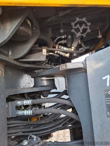 Hjólhleðsluvél KOMATSU WA200 * WENIG BELASTET * TOP * NEUE REIFEN