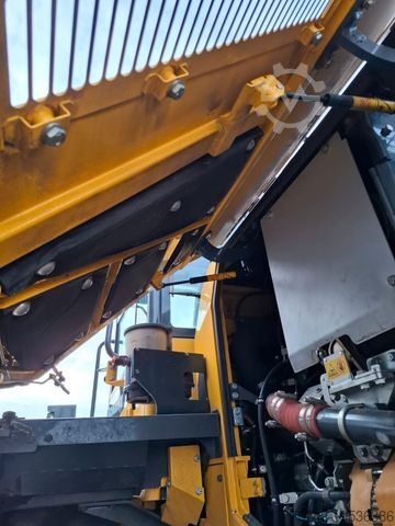 Pala gommata KOMATSU WA200 * WENIG BELASTET * TOP * NEUE REIFEN