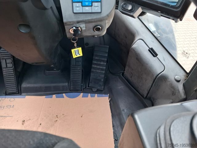 Hjólhleðsluvél KOMATSU WA200 * WENIG BELASTET * TOP * NEUE REIFEN