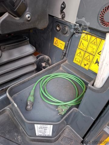 Hjólhleðsluvél KOMATSU WA200 * WENIG BELASTET * TOP * NEUE REIFEN