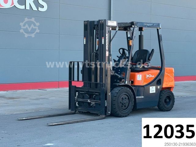 Xe nâng càng trước DOOSAN D30 GP / 34kW / Seitenhub /4,71m Hub./ken