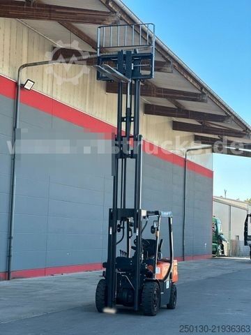 Xe nâng càng trước DOOSAN D30 GP / 34kW / Seitenhub /4,71m Hub./ken