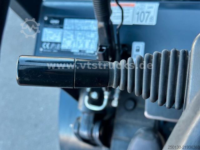 Xe nâng càng trước DOOSAN D30 GP / 34kW / Seitenhub /4,71m Hub./ken