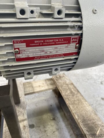 8 Sq. Foot, 3 Shelves Calmic Eurovent Stainless Steel Vacuum Shelf Dryer  8 Sq. Foot