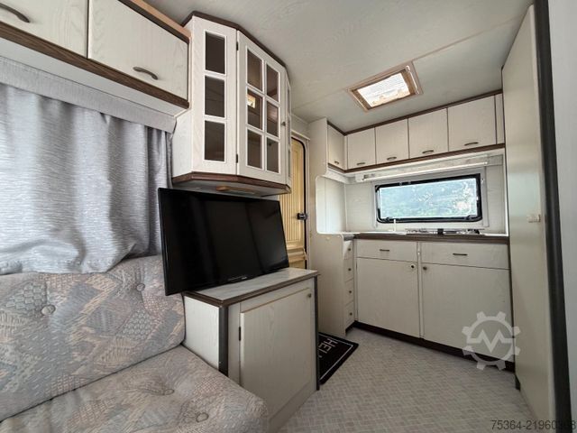 Caravan HOBBY 400 / 10 C Wohnwagen mit Vorzelt