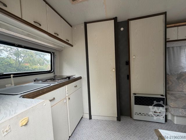 Caravan HOBBY 400 / 10 C Wohnwagen mit Vorzelt