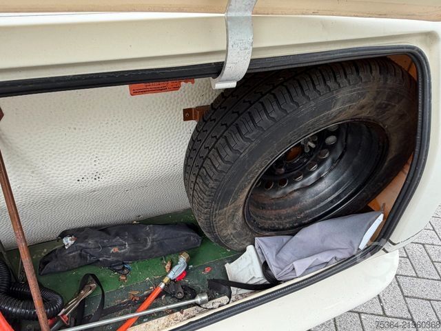 Caravan HOBBY 400 / 10 C Wohnwagen mit Vorzelt