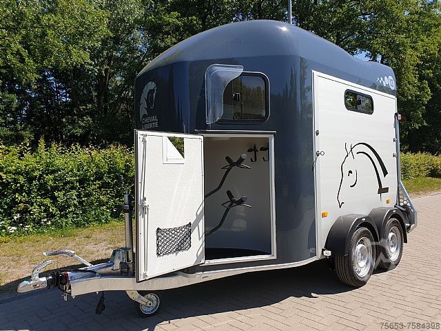 Φορτηγό ζώων Cheval Liberté Gold 3 2er Pferdeanhänger Sattelkammer Lager Neuss