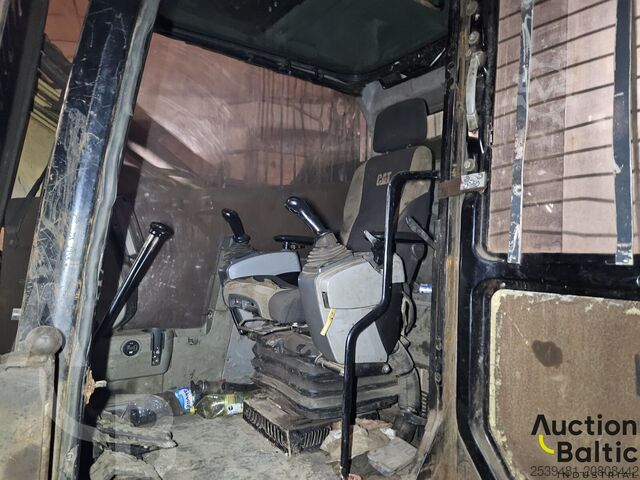 Excavadora sobre orugas Caterpillar 318 E L