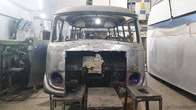 Minibús MERCEDES-BENZ Vorgänger Sprinter O 319 Samba mit Faltdach AC