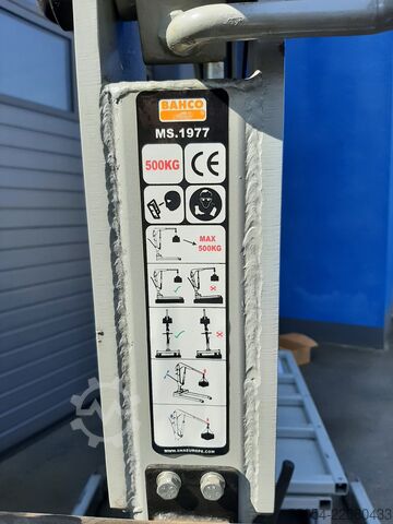 Lift sonstige Lift für Akku Elektrofahrzeuge mit Kran