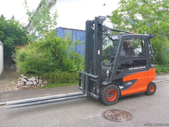 رافعة شوكية كهربائية ذات 4 عجلات Linde E50 HL -01/600
