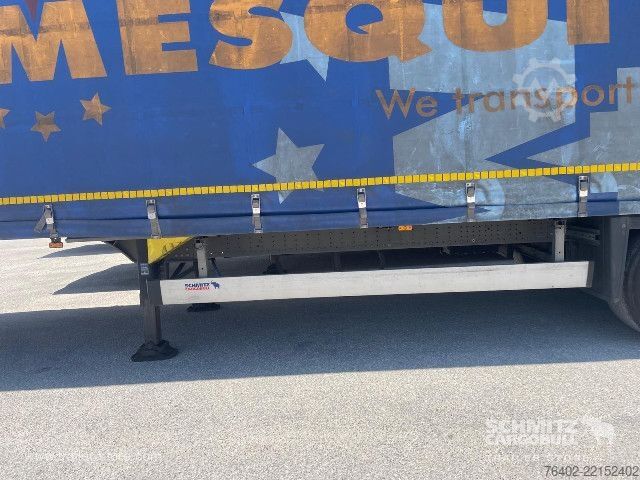 Semi-reboque aberto com lona Schmitz Cargobull Semitrailer Curtainsider Mega
