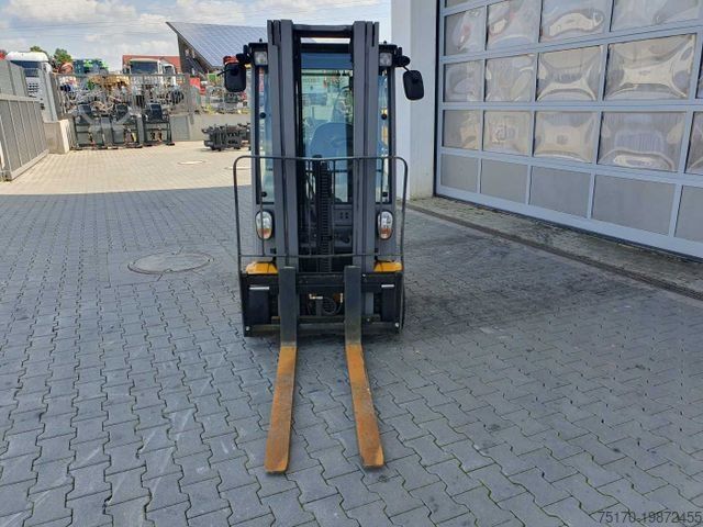 Ön yükleyici forklift JUNGHEINRICH EFG 215 / Triplex: 4.25m! / SS / nur 3.488h!