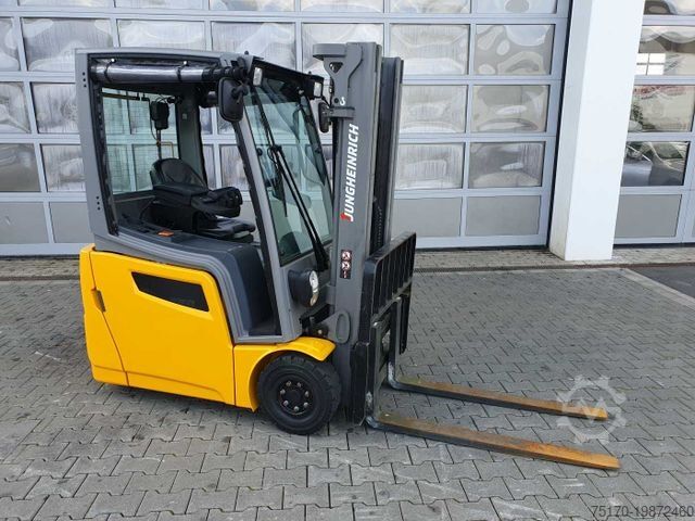 Etukuormaaja trukki JUNGHEINRICH EFG 215 / Triplex: 4.25m! / SS / nur 2.184h!