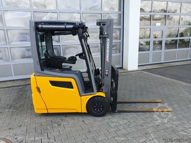 Etukuormaaja trukki JUNGHEINRICH EFG 215 / Triplex: 4.25m! / SS / nur 2.184h!