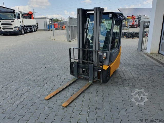 Etukuormaaja trukki JUNGHEINRICH EFG 215 / Triplex: 4.25m! / SS / nur 2.184h!