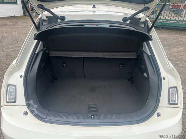 Dodávka AUDI A1 1.2 TFSI 63kw*Teilleder*Klimaaut.*Xenon*Navi