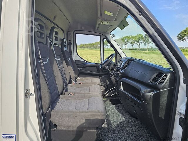Suitcase IVECO DAILY 35C16 Bakwagen Laadklep!