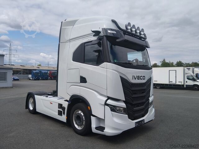 стандартен влекач Iveco S-Way AS 440 S 50 T/FP Standklima Navi